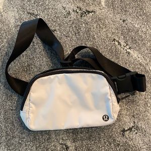 Lululemon Fannypack NEW in a creamy white color
